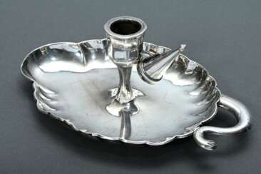 Dänischer Handleuchter mit eingehängtem Löscher, MZ: Jens Christian Thorning, Kopenhagen 1859, Silber, 129g, L. 19cm, Gebrauchsspuren, leichte Druckstelle