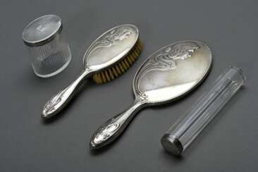 4 Diverse Jugendstil Vanity Utensilien: 2 Teile versilberte WMF Spiegel und Bürste mit Reliefdekoration &quot;Frauenkopf&quot; (L. 23/27cm, Gebrauchsspuren) und 2 diverse Kristall Reise-Necessaire Dosen mit Rillen- und F…