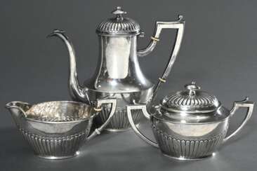 3 Teile portugiesischer Kaffeekern mit ovalem Korpus und halb gerillter Wandung, MZ: Leitao &amp; Is., Lissabon, Silber 830, 1219g, H. 9,4-20,8cm, leichte Druckstellen