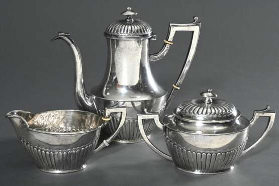 3 Teile portugiesischer Kaffeekern mit ovalem Korpus und halb gerillter Wandung, MZ: Leitao & Is., Lissabon, Silber 830, 1219g, H. 9,4-20,8cm, leichte Druckstellen - photo 1