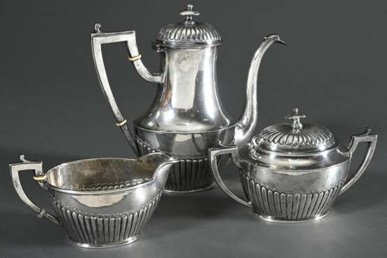 3 Teile portugiesischer Kaffeekern mit ovalem Korpus und halb gerillter Wandung, MZ: Leitao & Is., Lissabon, Silber 830, 1219g, H. 9,4-20,8cm, leichte Druckstellen - photo 2