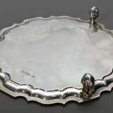 Englischer Salver, MZ: Goldsmiths & Silversmiths Co Ltd, London 1906, Silber 925, 475g, H. 3cm, Ø 21cm - Foto 2