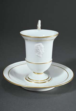 Meissen Tasse/UT in Empire Form mit Reliefportrait „Richard Wagner“, Pfeifferzeit, Modellnr. P40, H. 12cm - photo 1