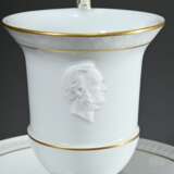 Meissen Tasse/UT in Empire Form mit Reliefportrait „Richard Wagner“, Pfeifferzeit, Modellnr. P40, H. 12cm - photo 2