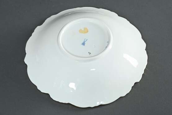 Meissen Prunkteller mit matiertem Goldrelief, Modellnr.: Z98/9, 1977, Ø 27,5cm - photo 3