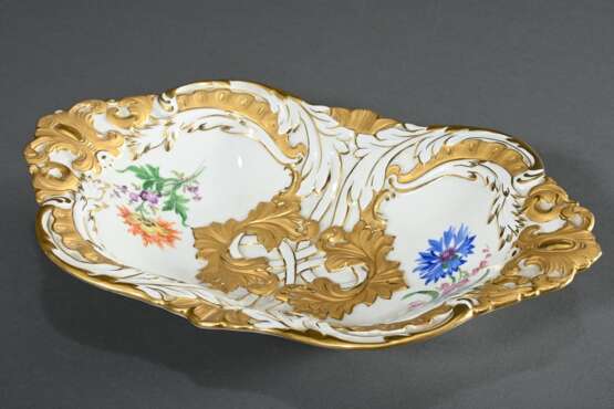 Meissen Prunkschale "Deutsche Blume" mit mattiertem Goldrelief, Modellnr.: B185, 1971, 20,3x31cm, min. best. - Foto 2