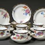 16 Teile Meissen Kaffeegedecke "Deutsche Blume" mit goldstaffiertem kobaltblauem Rand, Pfeifferzeit 1918-33, bestehend aus: 8 Kaffeetassen/UT (H. 6cm) und 8 Tellern (Ø 18cm) - photo 1