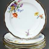 6 Meissen Teller „Blume“ mit Galerierand auf Kobaltblau, Knaufzeit vor 1900, Ø 23cm, 1x Standring beschliffen, min. berieben - photo 3