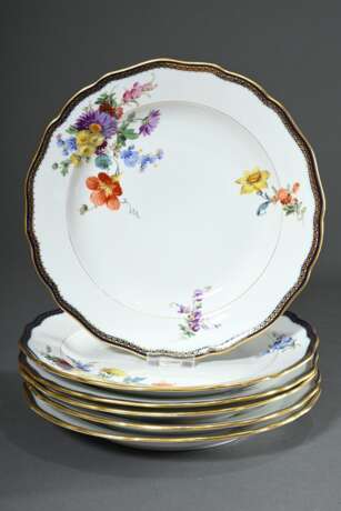 6 Meissen Teller „Blume“ mit Galerierand auf Kobaltblau, Knaufzeit vor 1900, Ø 23cm, 1x Standring beschliffen, min. berieben - photo 3