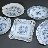 29 Teile Meissen „Zwiebelmuster“, z.T. mit durchbrochenem Rand, bestehend aus: 1 ovaler Teller (27x20,5cm), 1 Schale (Ø 23cm), 1 rechteckige Schale (24x24cm), 10 kleine Teller (Ø 15cm), 1 Teller (Ø 20,5cm), 2 Kaffeetasse… - photo 10