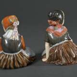 Paar Royal Copenhagen Porzellanfiguren "Farö Mädchen" und "Fyn Mädchen" in Trachten mit plastischen Blumenbouquets, Entw.: Carl Martin-Hansen, Ausf.: vor 1923, Porzellan mit polychromer Aufglasurmaler… - Foto 2