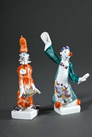 2 Meissen Miniatur-Figuren "Dirigent" und "Harmonikaspieler", Entw.: Peter Strang 1993, Modelnr.: 30652/60655, H. 9/9,5cm, Taktstock best. - Foto 1