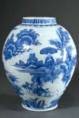 Große Fayence Balustervase mit Blaumalerei &quot;Chinoiserien - detailreiche Landschaften mit Figurenstaffage&quot;, wohl Frankfurt/Hanau um 1700/1720, ungemarkt, H. 40,5cm, altersbedingte Gebrauchsspuren und geringe Gla…