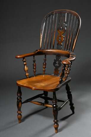 Windsor Chair mit hoher Lehne, ornamental geschnitztes Rückenbrett und gedrechseltem Beinen sowie Streben, Eiche, schöne Patina, H. 48/114,5cm - Foto 1