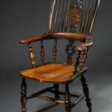 Windsor Chair mit hoher Lehne, ornamental geschnitztes Rückenbrett und gedrechseltem Beinen sowie Streben, Eiche, schöne Patina, H. 48/114,5cm - Foto 1