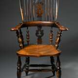 Windsor Chair mit hoher Lehne, ornamental geschnitztes Rückenbrett und gedrechseltem Beinen sowie Streben, Eiche, schöne Patina, H. 48/114,5cm - Foto 2