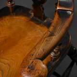 Windsor Chair mit hoher Lehne, ornamental geschnitztes Rückenbrett und gedrechseltem Beinen sowie Streben, Eiche, schöne Patina, H. 48/114,5cm - Foto 4