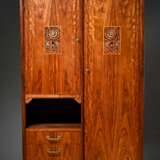 Majorelle Art Deco Kleiderschrank, Palisander mit floral abstrahierten Ebenholz und Perlmutt Intarsien, kubische Form auf polygonalen Füßen, intarsierte Signatur, Louis Majorelle und Alexander Lévy, Nancy 1925-30, 220x12… - photo 1