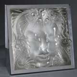 Wandrelief "Masque de femme No2", René Lalique für Coutard, Wingen-sur-Moder 1935, mattiertes Glas in Chrom Gehäuse, als Lampe montiert, 36x36x14,2cm, Gehäuse berieben - Foto 1