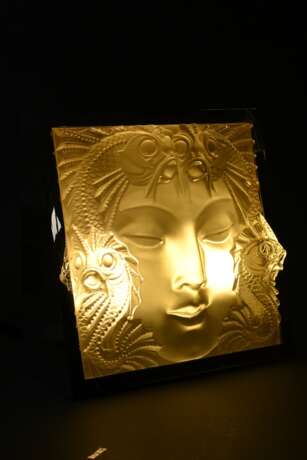 Wandrelief "Masque de femme No2", René Lalique für Coutard, Wingen-sur-Moder 1935, mattiertes Glas in Chrom Gehäuse, als Lampe montiert, 36x36x14,2cm, Gehäuse berieben - Foto 6