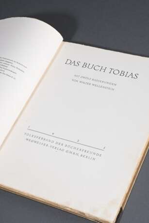 Band Wellenstein, Walter (1898-1970) "Das Buch Tobias" 1925, mit 12 signierten Radierungen, Halbledereinband, 31 Seiten, Volksverband der Bücherfreunde, Wegweiser-Verlag, Berlin, 39,5x29,5x1,2cm, leichte Alters… - photo 2