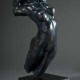 Rodin, Auguste (1840-1917) "Torso der Adele" 1882, wohl Kunstbronze patiniert, sign., Museums Replik, 223/499, Klebeschild "Edition Museums Galerie", Gießerstempel, H. 47cm (m. Sockel) - photo 1