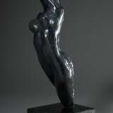 Rodin, Auguste (1840-1917) "Torso der Adele" 1882, wohl Kunstbronze patiniert, sign., Museums Replik, 223/499, Klebeschild "Edition Museums Galerie", Gießerstempel, H. 47cm (m. Sockel) - photo 4