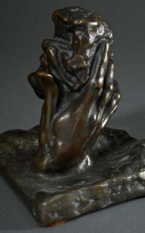 Rodin, Auguste (1840-1917) "La main de Dieu ou la Creation", Bronze patiniert, 2/750, sign./num., Gießerstempel: RAC, Nachguss 1986 und bez. "BK", 14,7x14,5x13cm - photo 1