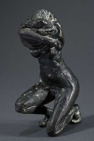 Sander, Ernemann Friedrich (1925-2020) "Sich Entkleidende", Bronze patiniert, monogr., H. 12,5cm, min. berieben - Foto 1