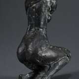 Sander, Ernemann Friedrich (1925-2020) "Sich Entkleidende", Bronze patiniert, monogr., H. 12,5cm, min. berieben - Foto 2