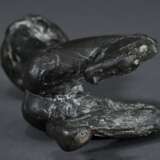 Sander, Ernemann Friedrich (1925-2020) "Sich Entkleidende", Bronze patiniert, monogr., H. 12,5cm, min. berieben - Foto 3