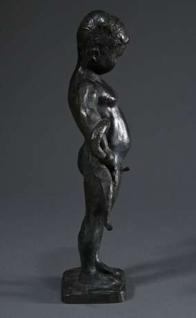 Schott, Walter (1861-1938) "Junger Herkules mit zwei Schlangen", Bronze patiniert, a.d. Plinthe sign., Gießerstempel: Aktien-Gesellschaft Gladenbeck Berlin-Friedrichshagen, H. 34cm, min. Altersspuren und berieb… - photo 3