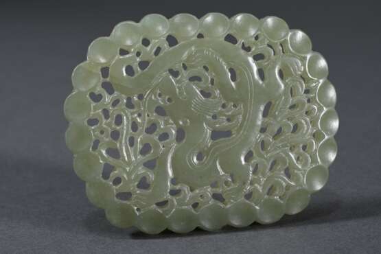 Oval durchbrochene Jade Plakette "Drache", China Qing Dynastie, 1x6,3x8,2cm - photo 1