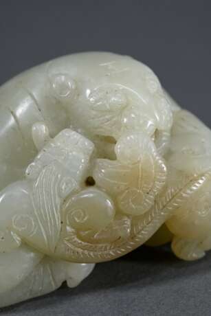 Jade Toggle "Liegender Tiger mit Regendrache", Tiger Schriftzeichen "Herrscher" auf dem Kopf, mit Lingzhi Pilz, L. 7,3cm - photo 5