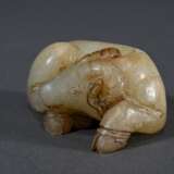 Jadefigur im Ming Stil "Liegender Widder", L. 6,3cm - photo 3