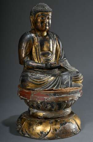 Große Andachtsfigur "Buddha Amida" auf Lotos Thron, Lack auf Holz, partiell vergoldet, Japan, wohl 17. Jh., H. 41cm, linke Hand fehlt und diverse Fehlstellen - фото 2