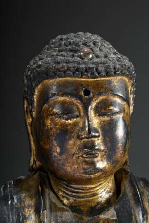 Große Andachtsfigur "Buddha Amida" auf Lotos Thron, Lack auf Holz, partiell vergoldet, Japan, wohl 17. Jh., H. 41cm, linke Hand fehlt und diverse Fehlstellen - фото 14