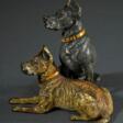 Wiener Bronze Gruppe &quot;Doggen&quot;, farbig bemalt, um 1900, H. 7,5cm, Gebrauchsspuren - Сейчас на аукционе