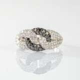 Ring mit zweifarbigem Diamant-Besatz. - фото 1