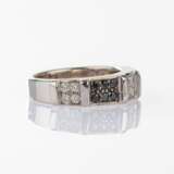 Bandring mit zweifarbigem Diamant-Besatz. - фото 2