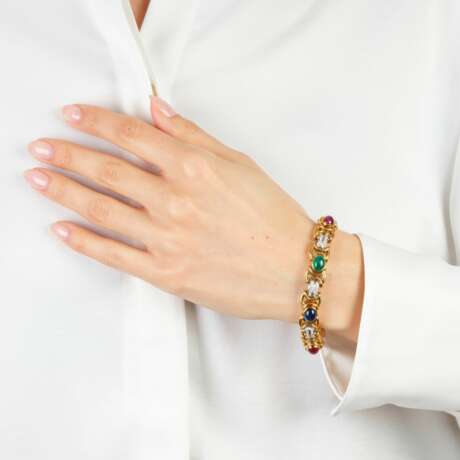 Gold Armband mit Smaragden, Rubinen, Saphiren und Brillanten. - photo 5