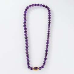 Amethyst Collier mit Goldschließe.