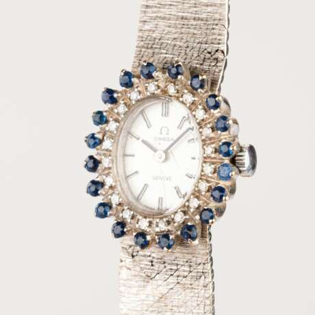 Omega. Damen-Armbanduhr mit Diamanten und Saphiren. - Foto 2