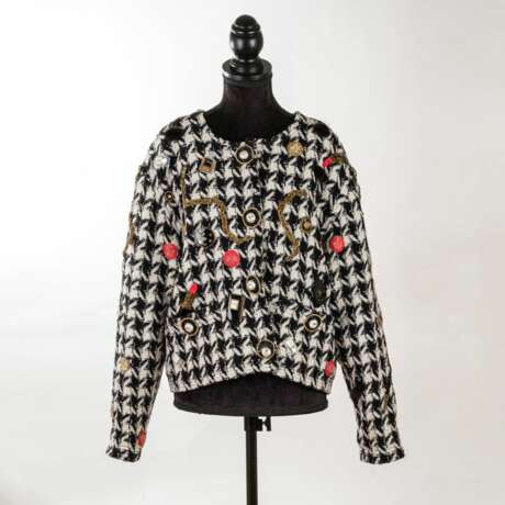 Chanel. Seltene Tweedjacke mit aufwendigen Applikationen. - photo 1