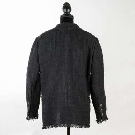 Chanel. Langer Tweedblazer mit Kettenapplikationen. - photo 3