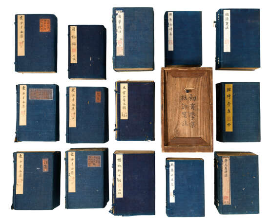 A SET OF TWELVE ANCIENT BOOKS FROM THE MING AND QING DYNASTIES - Foto 1