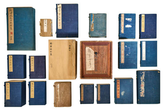 A SET OF FOURTEEN ANCIENT BOOKS FROM THE QING DYNASTY - Foto 1