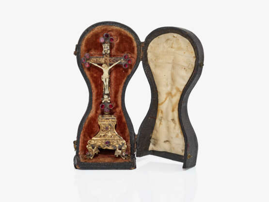 A small standing crucifix in the original leather case - photo 3