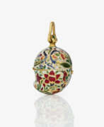 Neck jewellery. A small mango-shaped pendant with colourful enamel