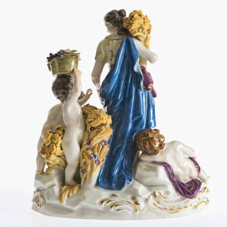 A porcelain group of Ceres with putti - фото 2